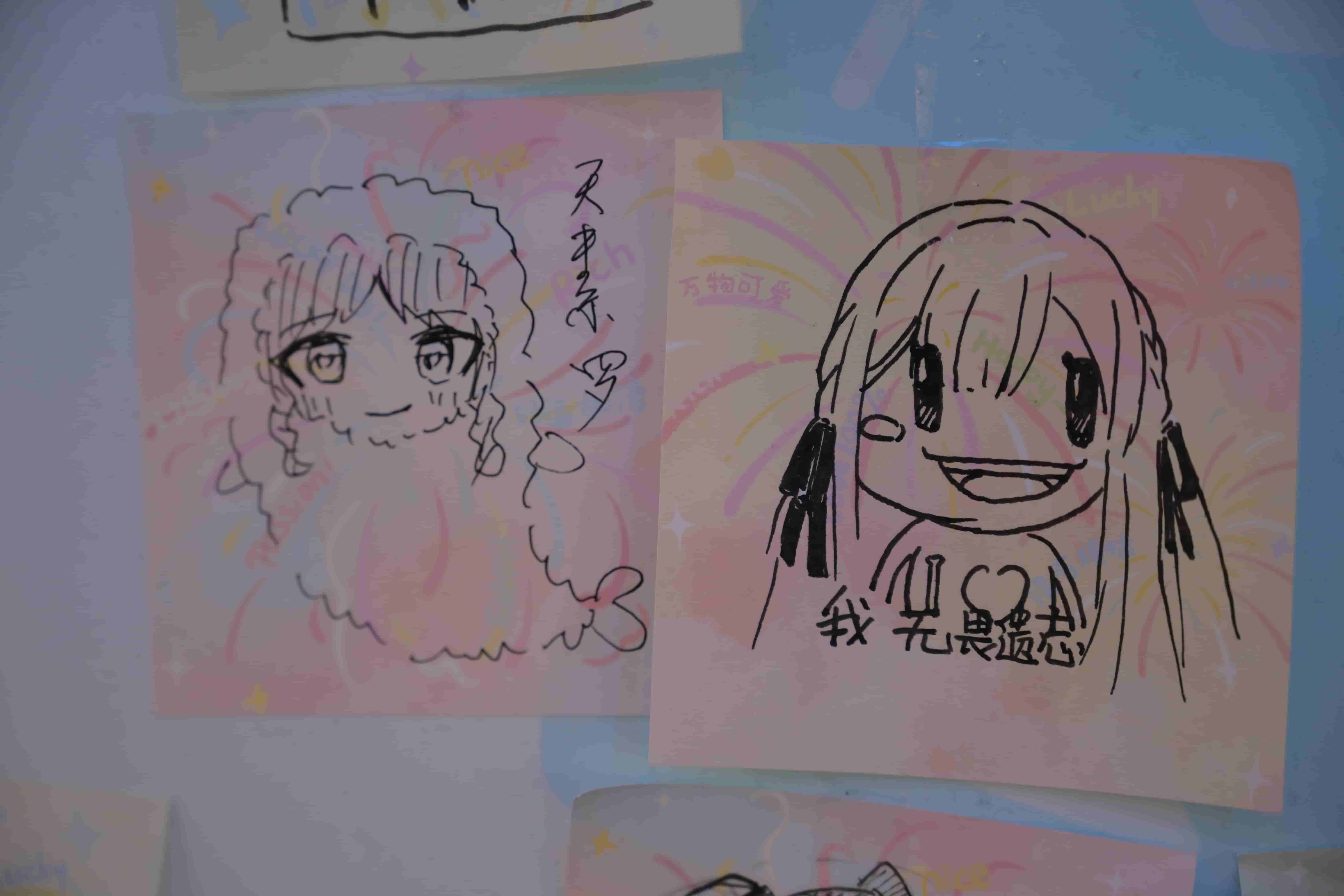 看起来很高兴的两位